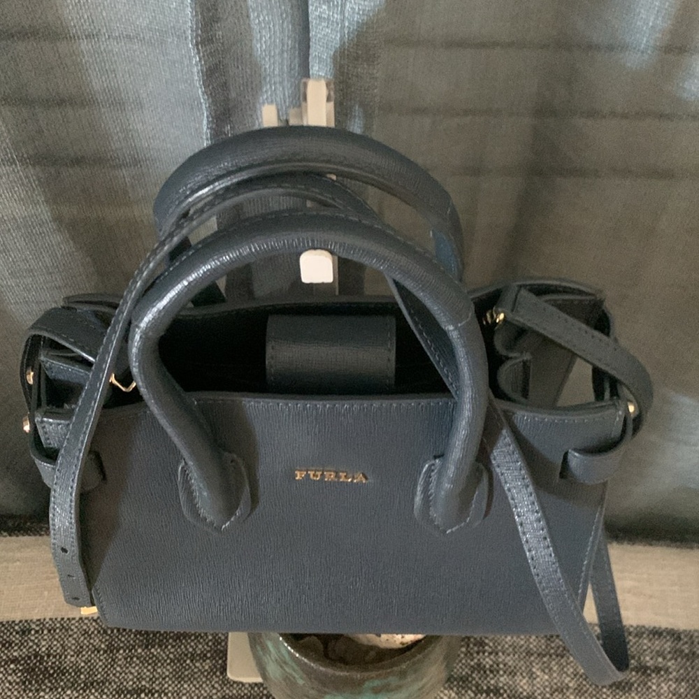 FURLA Crossbody/handbag. Always open to offers 🌸 - Picture 4 of 13